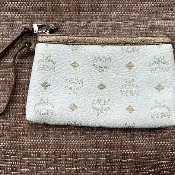 MCM Pochette w/wrist strap - Picture 3 of 11